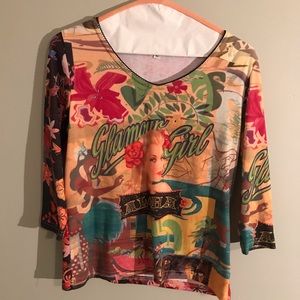 Cute v-neck graphic tee.